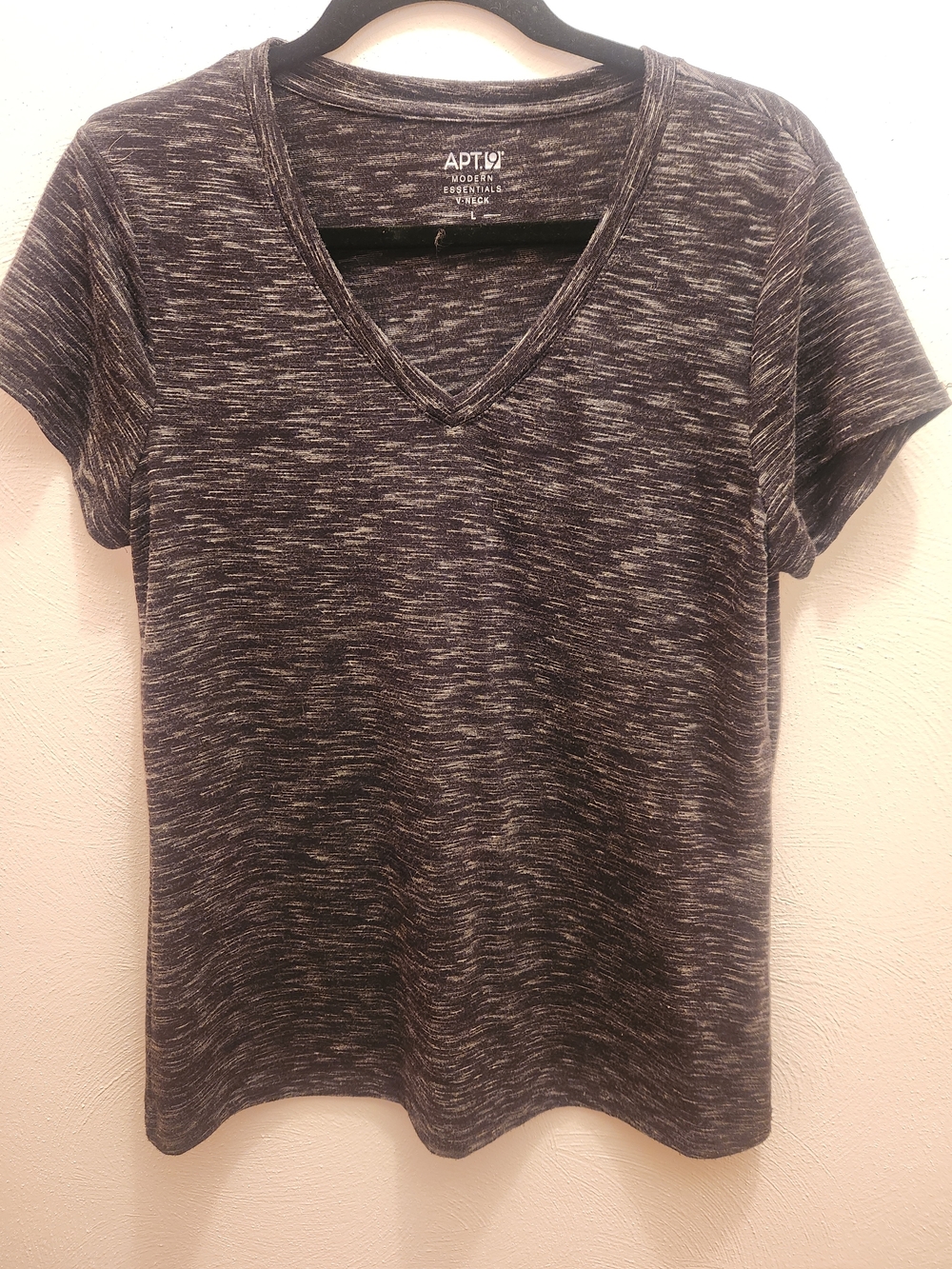 APT. 9 Modern Essentials Charcoal V-Neck Tee Size L